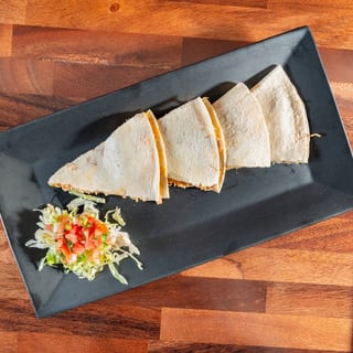 Quesadilla Con Carne
